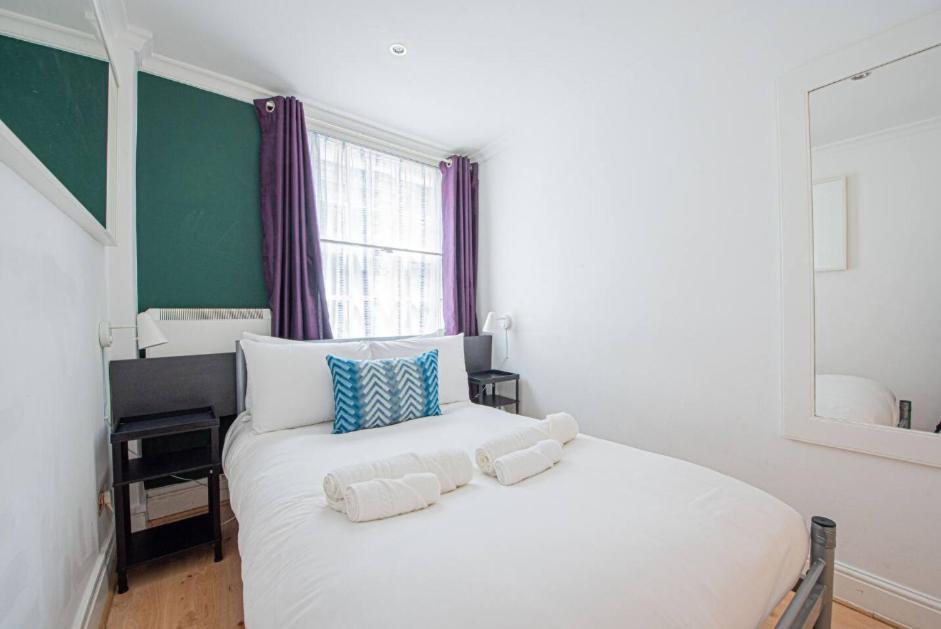 Bright In Heart Of Soho Apartment London